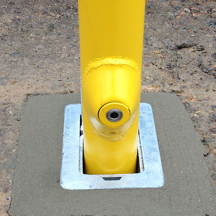 Removable steel hoop barrier 10 pin integral lock.