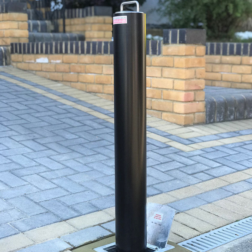 Telescopic bollard in Black