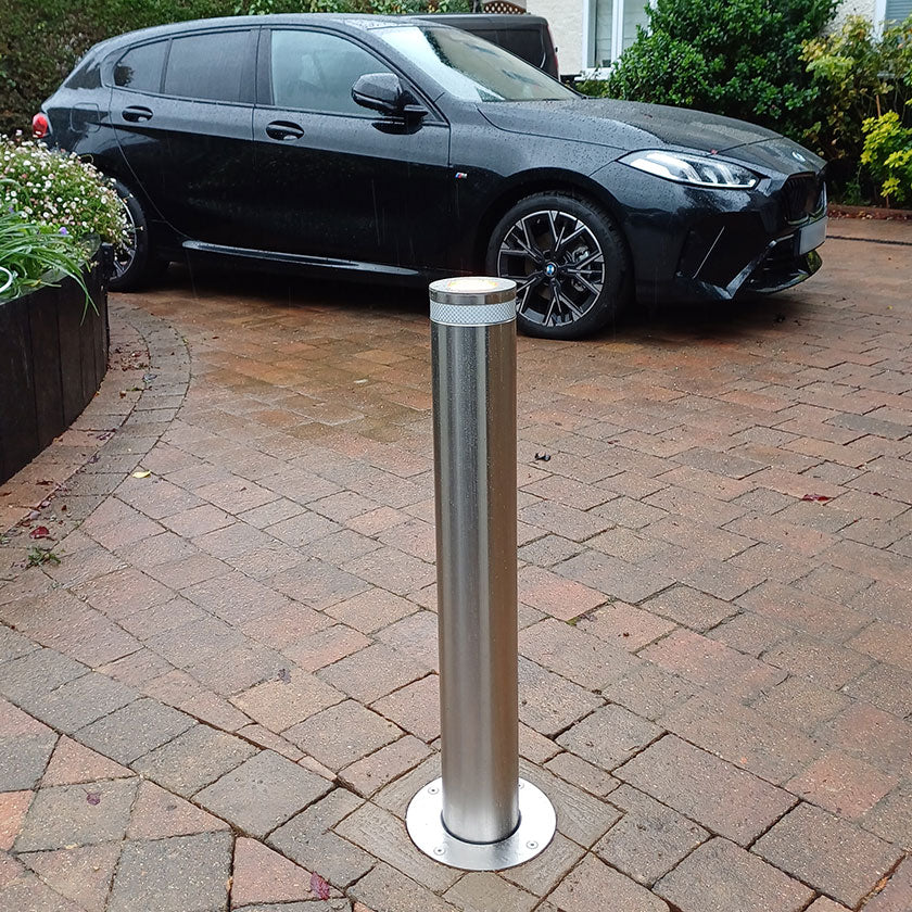 E-GO 800 x 114 automatic bollard installed on a block paved driveway.