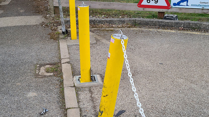 damaged telescopic bollard 