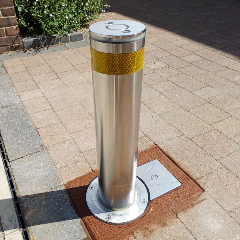 Stainless steel, wireless automatic rising bollard 