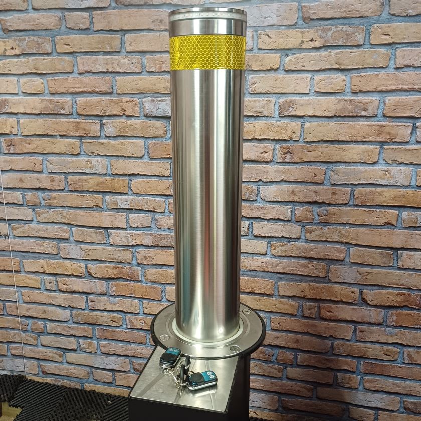 Stainless steel, wireless automatic rising bollard 