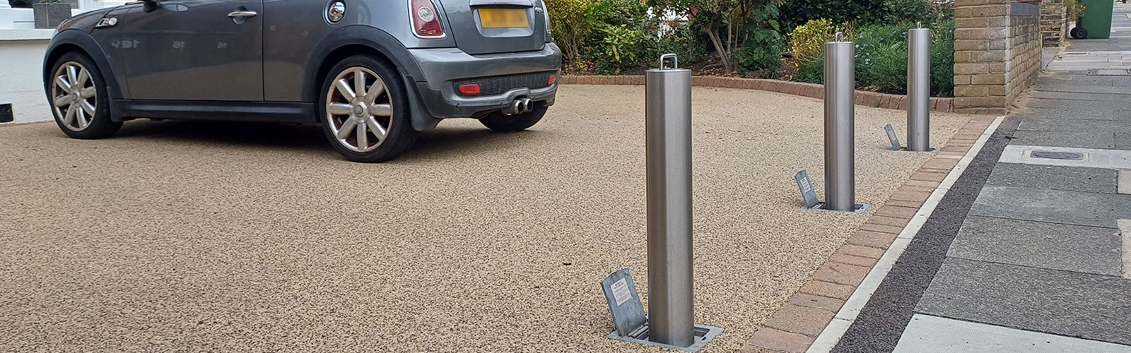 Telescopic driveway security bollards to protect your vehicles and property