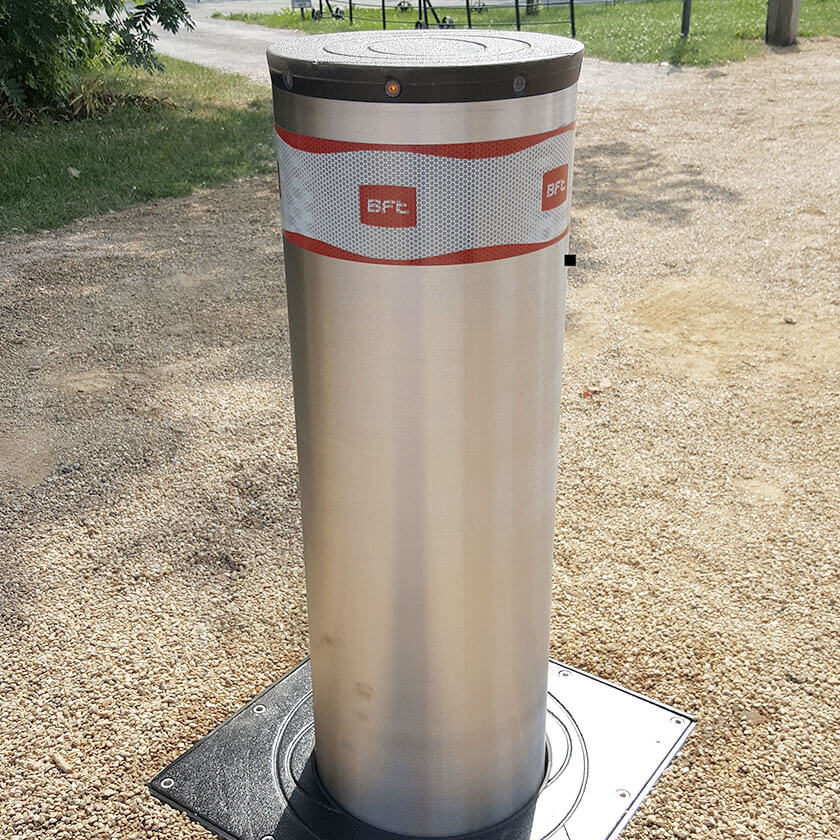 BFT Pillar-B 800 automatic rising bollard in stainless steel.