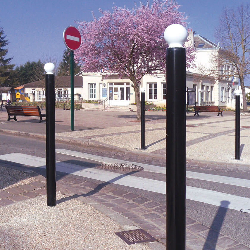 DDA 114mm diameter steel street bollard in Black with a White crown