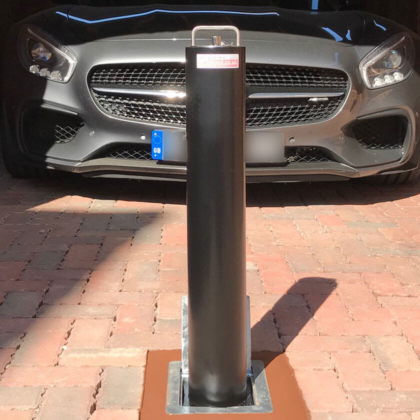 LA/114 Lift assist telescopic bollard in Black