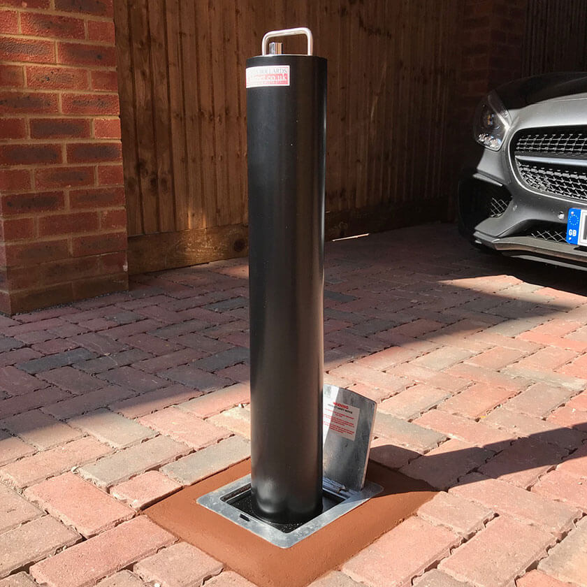 LA/114 Lift assist telescopic bollard in Black on a private driveway