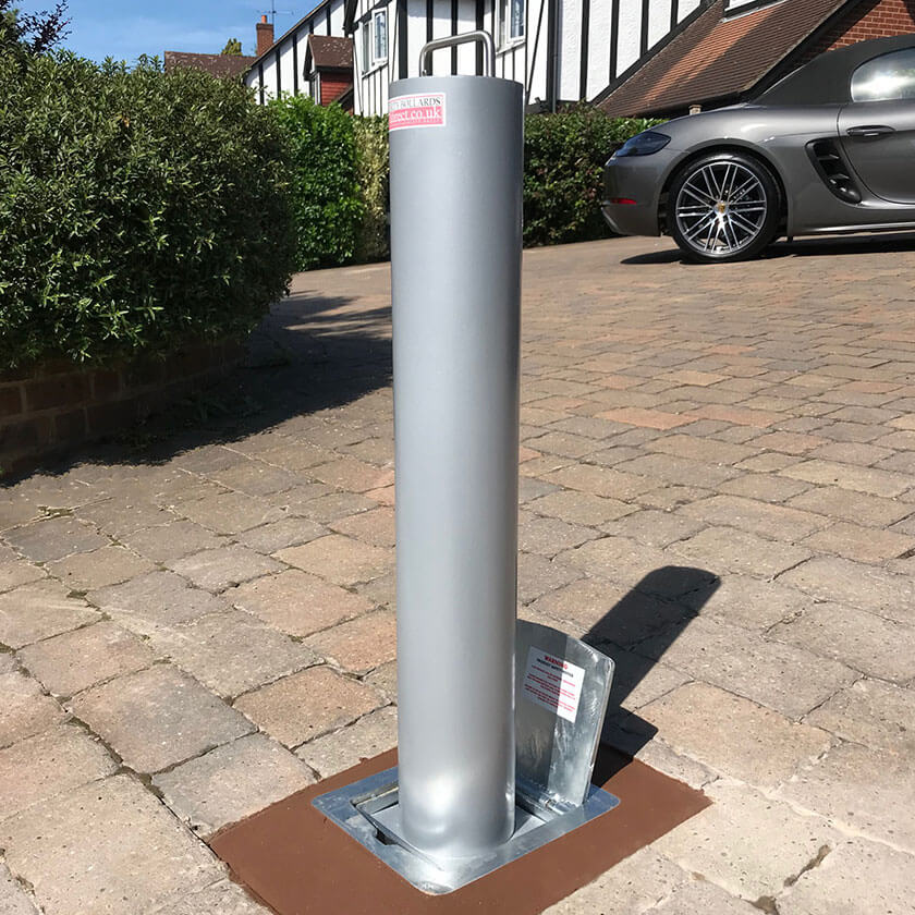 LA/114 Lift assist telescopic bollard in Silver