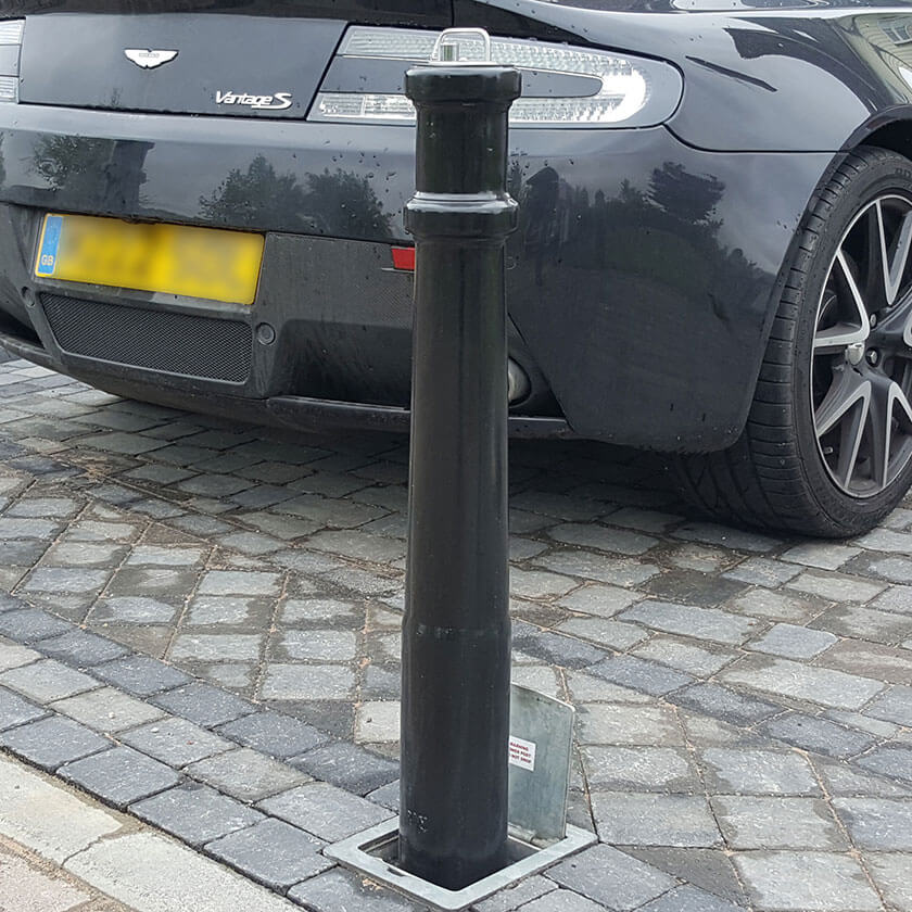 PSU ornamental telescopic bollard on a block paved driveway