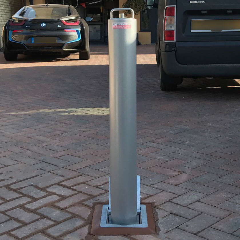 R14 telescopic bollard in Silver