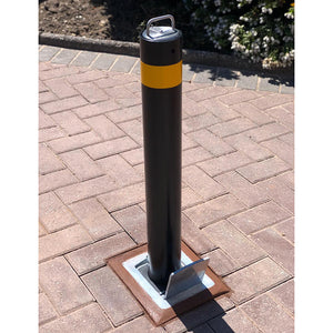 RD4 Telescopic security bollards in Black on a private driveway