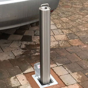 RD4S Stainless steel telescopic bollard on a block paved driveway